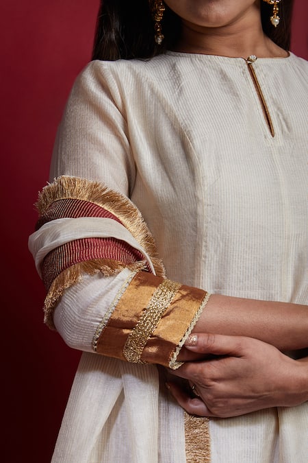Buy Vinusto Ivory Chanderi, Cotton Zari, Embroidery, Fringe Round Neck Anarkali Kurta Set Buy_Vinusto_Ivory Chanderi, Cotton Zari, Embroidery, Fringe Round Neck Anarkali Kurta Set