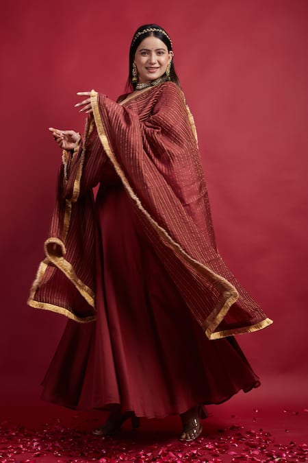 Vinusto Maroon Chanderi Zari, Embroidery, Fringe Flared Lehanga Set With Dupatta Online at Aza Fashions Vinusto_Maroon Chanderi Zari, Embroidery, Fringe Flared Lehanga Set With Dupatta _Online_at_Aza_Fashions