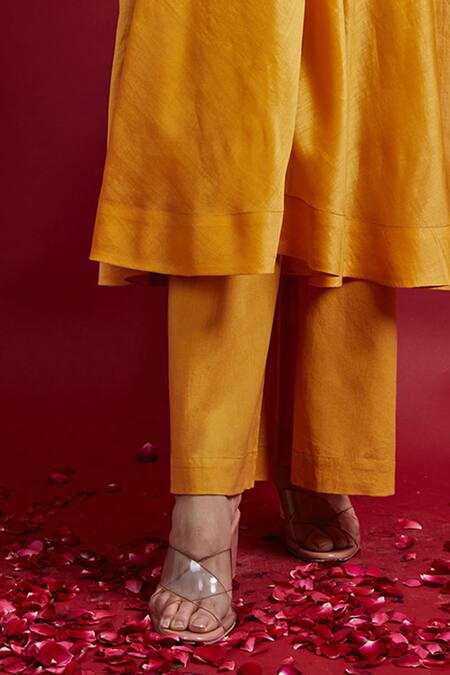 Buy Vinusto Yellow Chanderi Lace, Mirrors V-neck Handloom Anarkali Set Online at Aza Fashions Buy_Vinusto_Yellow Chanderi Lace, Mirrors V-neck Handloom Anarkali Set _Online_at_Aza_Fashions