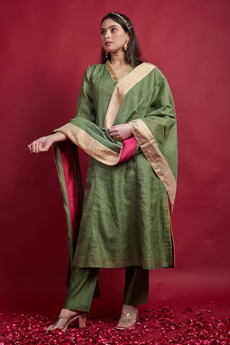 Vinusto Olive Green Chanderi Embroidery V-neck Kurta Set 