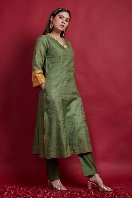 Vinusto Olive Green Chanderi Embroidery V-neck Kurta Set at Aza Fashions Vinusto_Olive Green Chanderi Embroidery V-neck Kurta Set _at_Aza_Fashions