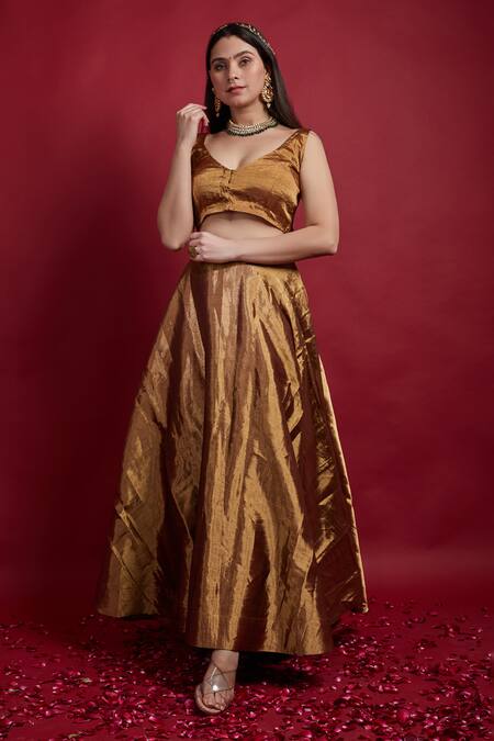 Vinusto_Gold Chanderi, Handloom Cotton Fringe, Zari V-neck Lehenga Set With Dupatta _Online_at_Aza_Fashions