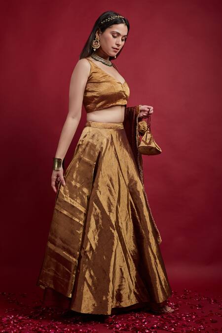 Buy_Vinusto_Gold Chanderi, Handloom Cotton Fringe, Zari V-neck Lehenga Set With Dupatta _Online_at_Aza_Fashions