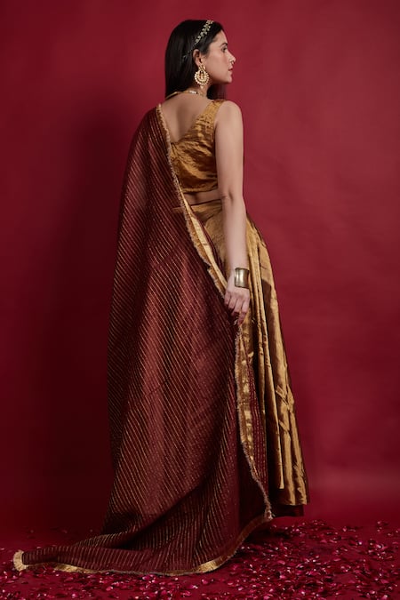 Vinusto Gold Zari Lehenga Set with Dupatta 