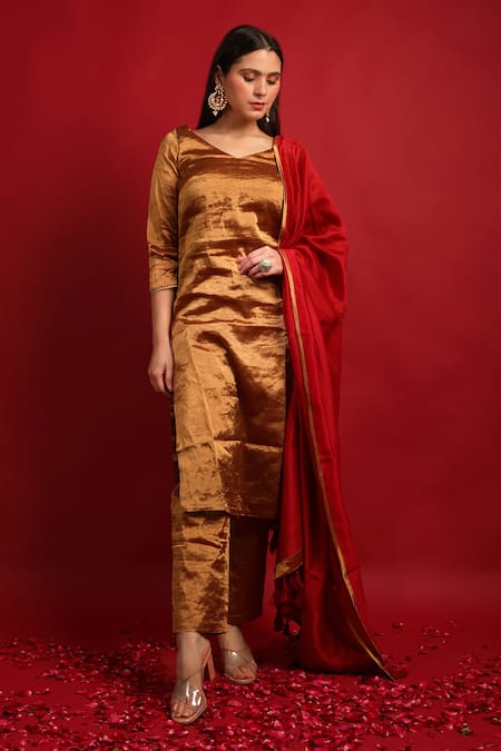 Vinusto Gold Silk, Chanderi Zari, Tassels V-neck Kurta Set With Red Dupatta