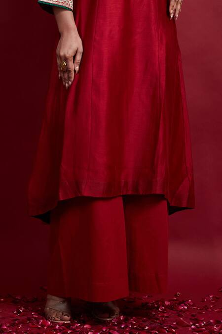 Vinusto_Red Chanderi, Cotton Lace V-neck Handwoven Kurta And Palazzo Set_Online_at_Aza_Fashions