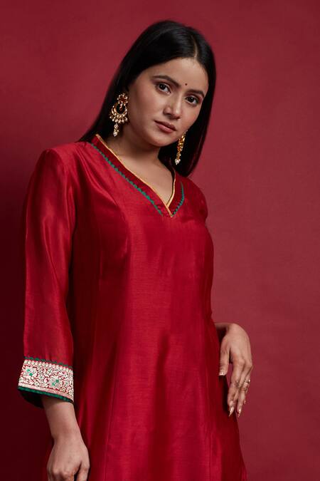 Buy_Vinusto_Red Chanderi, Cotton Lace V-neck Handwoven Kurta And Palazzo Set_Online_at_Aza_Fashions