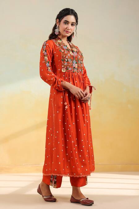 Label Niti Bothra_Orange Silk, Organza Fabric Flowers V-neck Floral Applique Kurta Set _at_Aza_Fashions