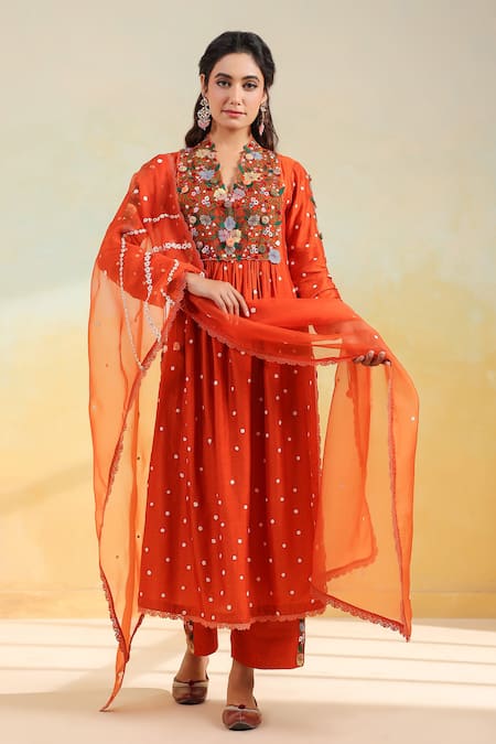 Buy_Label Niti Bothra_Orange Silk, Organza Fabric Flowers V-neck Floral Applique Kurta Set 