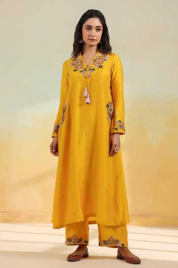 Buy_Label Niti Bothra_Mustard Silk Embroidery, Zari, Gota Patti Split Zardozi Paisley Pocket Set 
