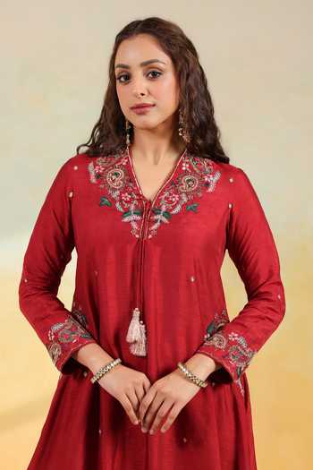 Buy_Label Niti Bothra_Maroon Silk Embroidery, Zari Split V-neck Zardozi Paisley Kurta Set _Online_at_Aza_Fashions
