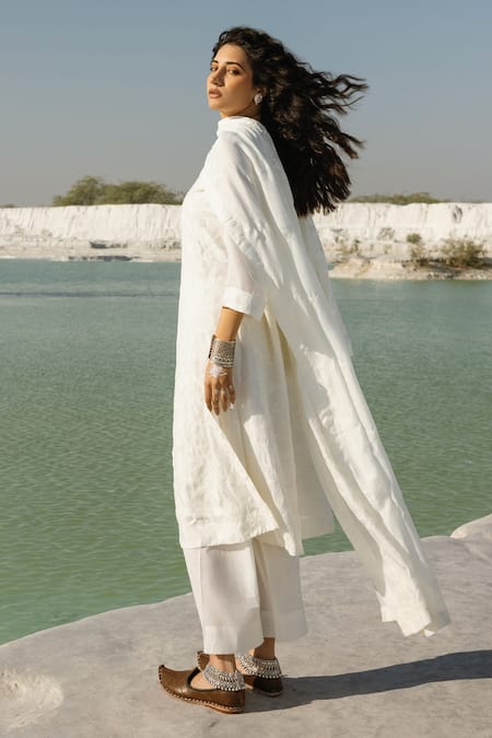 Karaj Jaipur White Chanderi, Cotton Round Neck Chikankari Kurta Set at Aza Fashions Karaj Jaipur_White Chanderi, Cotton Round Neck Chikankari Kurta Set _at_Aza_Fashions