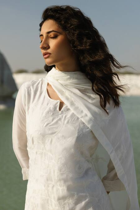 Buy Karaj Jaipur White Chanderi, Cotton Round Neck Chikankari Kurta Set Buy_Karaj Jaipur_White Chanderi, Cotton Round Neck Chikankari Kurta Set