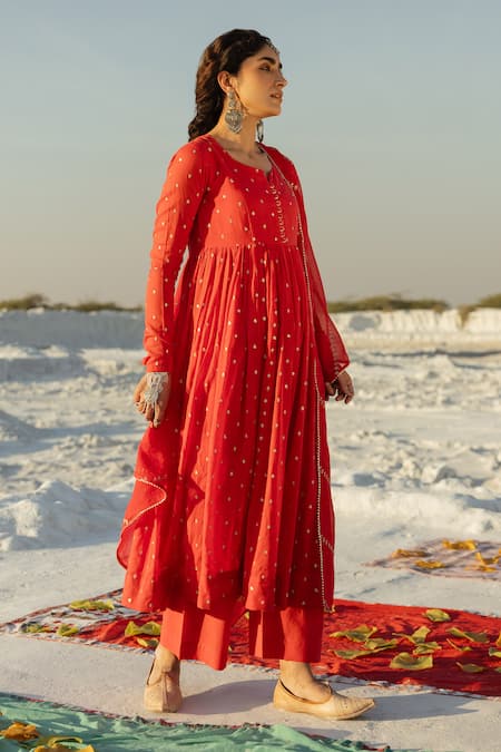 Karaj Jaipur Red Cotton, Kota Doria Sequins Round Neck Mul Anarkali Set Online at Aza Fashions Karaj Jaipur_Red Cotton, Kota Doria Sequins Round Neck Mul Anarkali Set _Online_at_Aza_Fashions