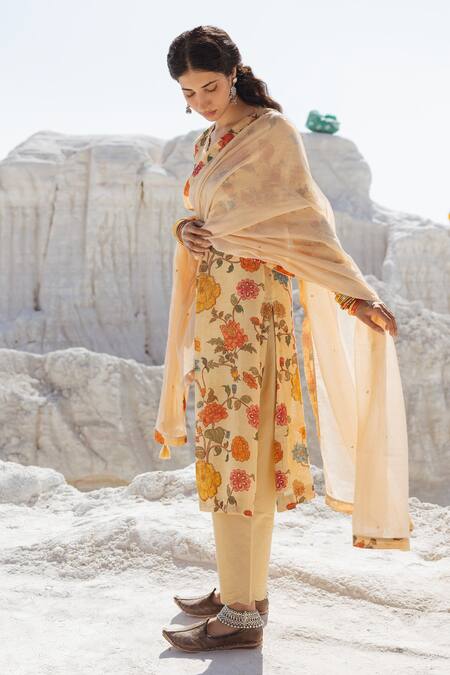 Karaj Jaipur Cream Linen, Cotton, Kota Doria Round Neck Kurta Set Online at Aza Fashions Karaj Jaipur_Cream Linen, Cotton, Kota Doria Round Neck Kurta Set _Online_at_Aza_Fashions