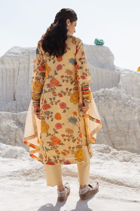 Karaj Jaipur Cream Linen Kurta Set 