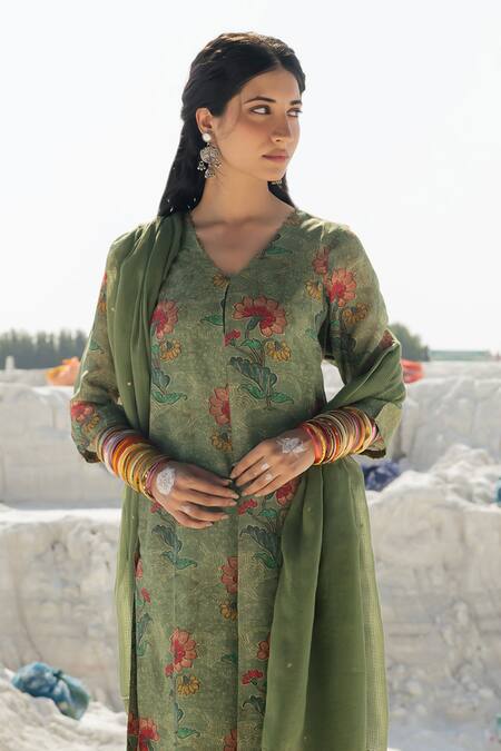 Karaj Jaipur Green Linen, Cotton, Kota Doria V-neck Sage Kurta Set Online at Aza Fashions Karaj Jaipur_Green Linen, Cotton, Kota Doria V-neck Sage Kurta Set _Online_at_Aza_Fashions