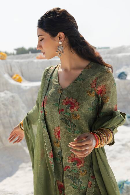 Shop Karaj Jaipur Green Linen, Cotton, Kota Doria V-neck Sage Kurta Set Shop_Karaj Jaipur_Green Linen, Cotton, Kota Doria V-neck Sage Kurta Set