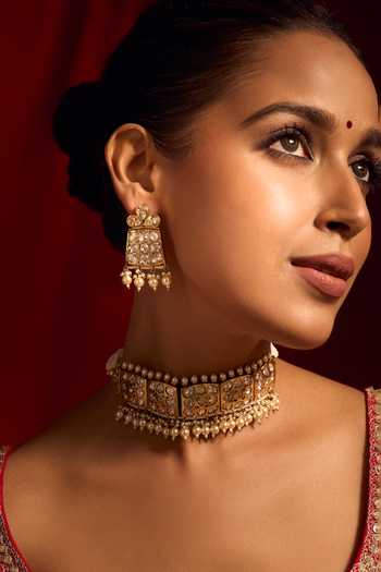 Buy Nazaakat By Samara Singh White Zari Kundan Pearl Necklace And Earring Set Online at Aza Fashions Buy_Nazaakat By Samara Singh_White Zari Kundan Pearl Necklace And Earring Set _Online_at_Aza_Fashions