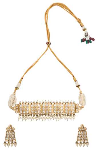 Nazaakat By Samara Singh Kundan Pearl Necklace & Earring Set 