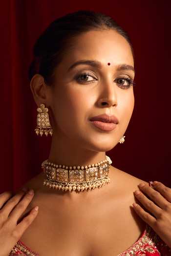 Nazaakat By Samara Singh Kundan Pearl Necklace & Earring Set 
