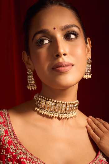 Nazaakat By Samara Singh White Zari Kundan Pearl Necklace And Earring Set at Aza Fashions Nazaakat By Samara Singh_White Zari Kundan Pearl Necklace And Earring Set _at_Aza_Fashions