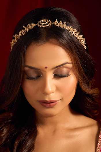 Nazaakat By Samara Singh_Green Kundan Work Brass Mathapatti _Online_at_Aza_Fashions