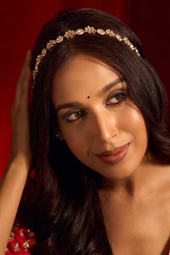 Nazaakat By Samara Singh_White Kundan Brass Mathapatti _Online_at_Aza_Fashions