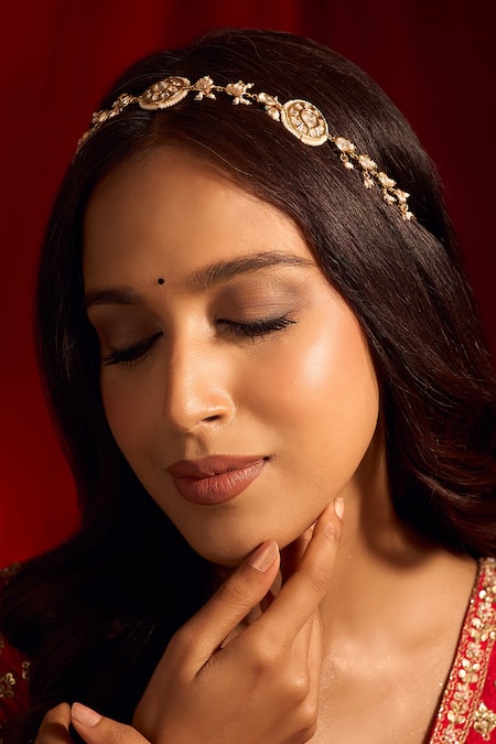 Nazaakat By Samara Singh White Kundan Brass Mathapatti Online at Aza Fashions Nazaakat By Samara Singh_White Kundan Brass Mathapatti _Online_at_Aza_Fashions