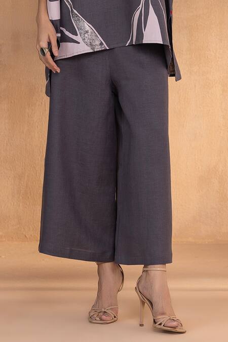 Kaveri_Charcoal Cotton V-neck Grey Co-ord Set _Online_at_Aza_Fashions