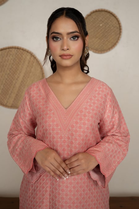 Safaa Peach Shantoon Embroidery V-neck Giselle Moonga Silk Kurta Pant Set Online at Aza Fashions Safaa_Peach Shantoon Embroidery V-neck Giselle Moonga Silk Kurta Pant Set _Online_at_Aza_Fashions
