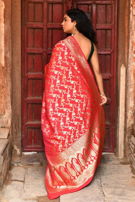 Naaritva India Handwoven Zari Red Banarasi Saree With Running Blouse 