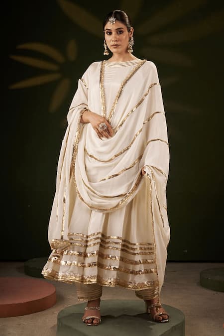 Muskann Kapadiaa Ivory Chiffon Gota Patti Round Neck Anarkali Set 
