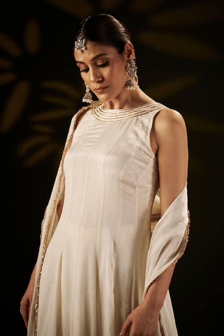 Muskann Kapadiaa_Ivory Chiffon Gota Patti Round Neck Anarkali Set _Online_at_Aza_Fashions