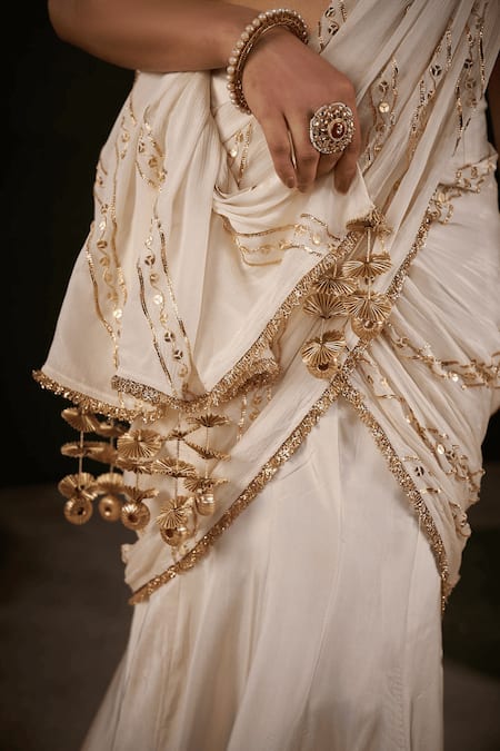 Muskann Kapadiaa_Ivory Silk, Chiffon Gota Patti Round Neck Pre-draped Saree Set _Online_at_Aza_Fashions