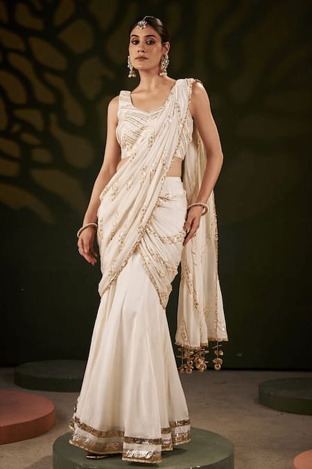 Muskann Kapadiaa Ivory Silk, Chiffon Gota Patti Round Neck Pre-draped Saree Set 