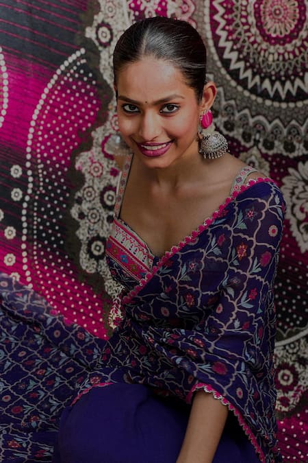 Aaryaa By Kashveen Kohli_Purple Chiffon, Silk Embroidery Plunge Neck Designer Saree And Blouse Set _Online_at_Aza_Fashions