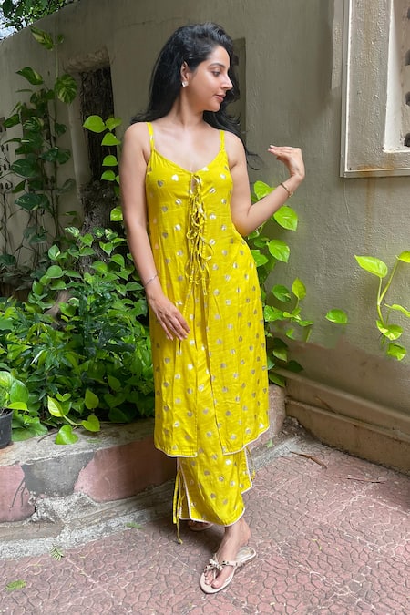 Shop_Aaryaa By Kashveen Kohli_Lime Muslin Round Neck Green Slub Kurta And Pant Set _Online_at_Aza_Fashions