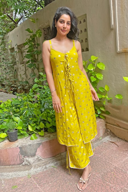 Aaryaa By Kashveen Kohli Lime Green Muslin Slub Kurta & Pant Set 