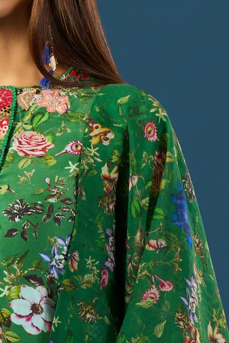 Anamika Khanna_Emerald Green Embroidery Round Neck Floral Kurta Set _Online_at_Aza_Fashions