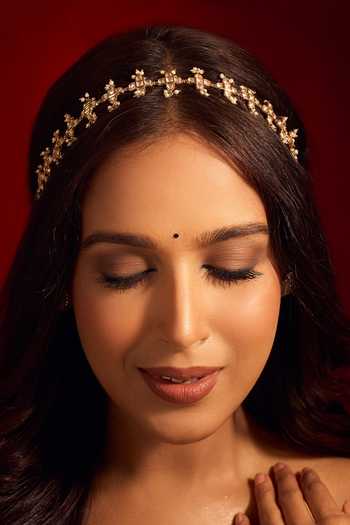 Nazaakat By Samara Singh_White Kundan Brass Mathapatti _Online_at_Aza_Fashions