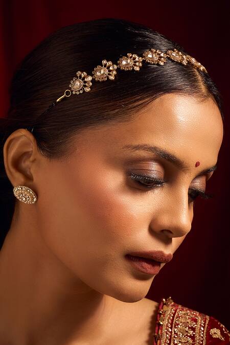 Nazaakat By Samara Singh_White Kundan Brass Mathapatti _Online_at_Aza_Fashions