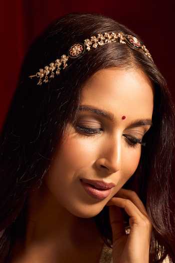 Buy Nazaakat By Samara Singh Pink Kundan Work Ruby And Green Mathapatti at Aza Fashions Buy_Nazaakat By Samara Singh_Pink Kundan Work Ruby And Green Mathapatti _at_Aza_Fashions