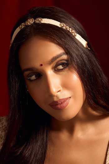 Nazaakat By Samara Singh_White Kundan Work Brass Mathapatti _Online_at_Aza_Fashions