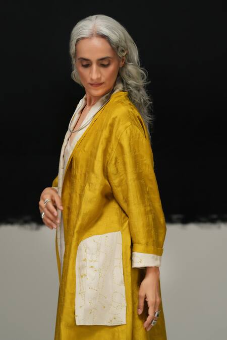 Buy_Urvashi Kaur_Green Silk Embroidery Open Neck Yoru Handwoven Jacket _Online_at_Aza_Fashions