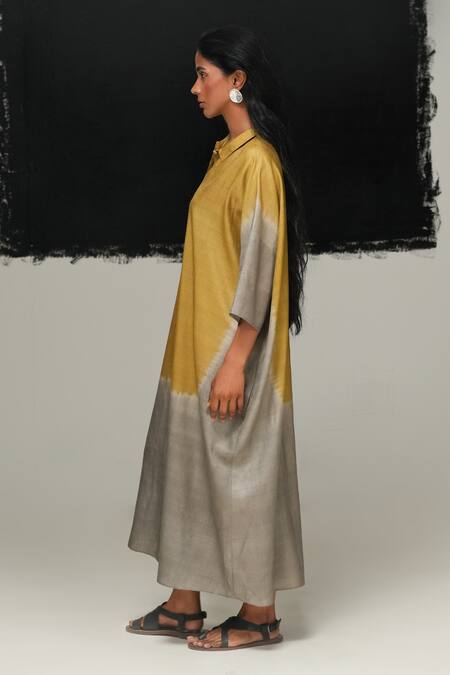 Urvashi Kaur_Gray Tussar, Silk Collared Tie-dyed Mizu Dress _Online_at_Aza_Fashions
