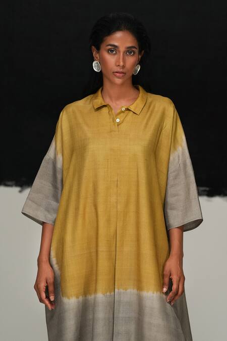 Urvashi Kaur_Gray Tussar, Silk Collared Tie-dyed Mizu Dress _at_Aza_Fashions