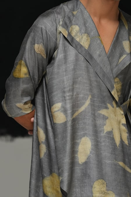 Buy_Urvashi Kaur_Gray Tussar, Silk Kaze Overlay _Online_at_Aza_Fashions