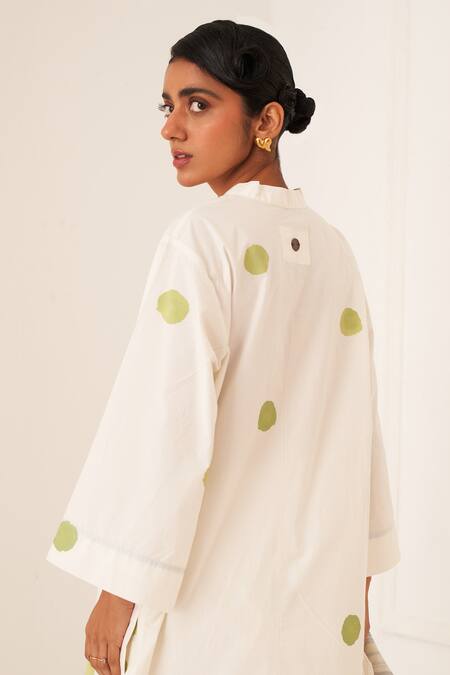 OFRIDA White Cotton Split V-neck Limon Polka Dot Kurta Online at Aza Fashions OFRIDA_White Cotton Split V-neck Limon Polka Dot Kurta _Online_at_Aza_Fashions