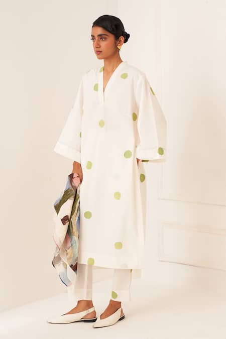 OFRIDA White Cotton Split V-neck Limon Polka Dot Kurta 